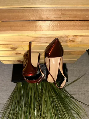 Boutique Shiny burgundy pointed toe sling back heels thumbnail 3