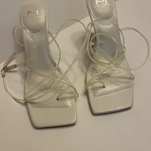 Marc Fisher LTD Dariana Strappy Sandal size 8 white‎ thumbnail 4