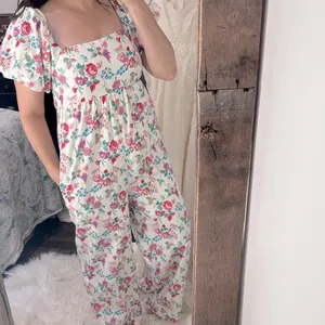 &Merci Floral Puff Sleeve Jumpsuit size large thumbnail 2