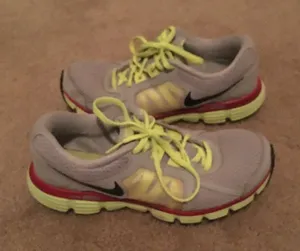Nike Dual Fusion ST2 Youth Women'Athletic Shoes Sz 7Y MultiColor Sneakers thumbnail 1