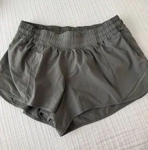 Lululemon Hotty Low-Rise Liner Shorts 2.5" 8 thumbnail 1