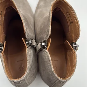 FRYE Judith Bootie in Taupe‎ Suede Double Zip Stack Heel Size 7 thumbnail 9
