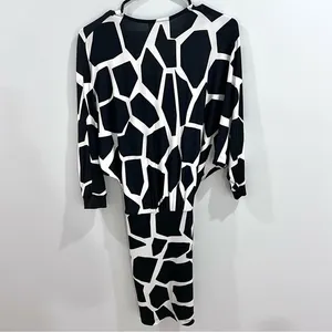 Analili black white and blush pink giraffe print dress size XS thumbnail 5