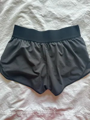Lululemon Hotty Hot Shorts 2.5" Low-Rise thumbnail 2