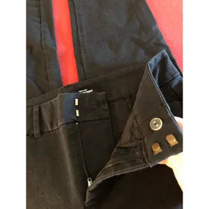 Old Navy black high rise pixie skinny pants Size 4 thumbnail 4