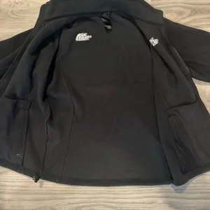 North Face black fleece Osito jacket women’s size Medium thumbnail 3
