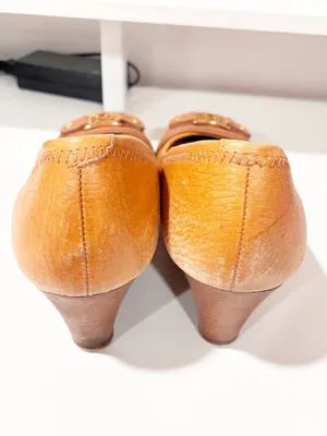 Tory Burch Womens Carnell Peep Toe Wedge Heel Leather Logo Buckle Brown Size 8.5 thumbnail 4