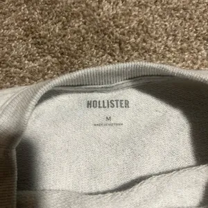Hollister Quilted Easy‎ Star Graphic Crew light grey sweatshirt Medium thumbnail 3