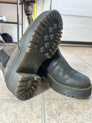 Platform Dr. Martens Chelsea Boots thumbnail 2
