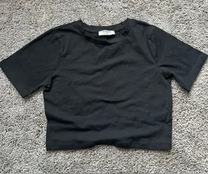 Zenana Outfitters Black Short Sleeve Crop Tee thumbnail 1