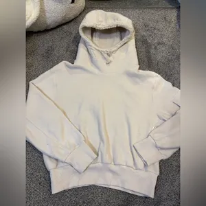 Alo Yoga Chill Cargo Pullover Hoodie thumbnail 1