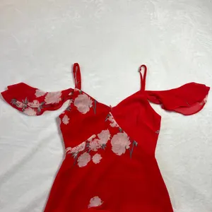 Lulus Love in Bloom Red Floral Print Off-the-Shoulder High-Low Dress Size XS thumbnail 4