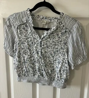 American Eagle Blue Floral Top thumbnail 1
