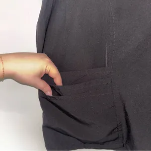 Black V thumbnail 3