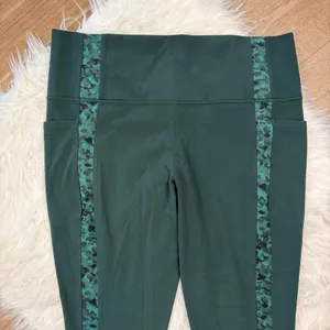 Athleta salutation stash pocket II serene 7/8 leggings thumbnail 4