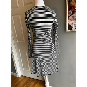 Divided H&M Black and White Stripe Dress BodyCon Crewneck Size 6 Preppy Minimal thumbnail 4