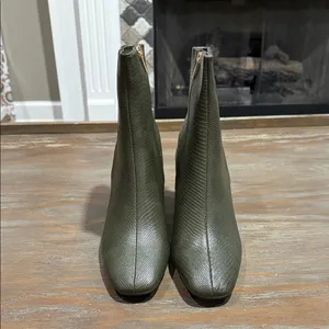 Journee‎ Collection Sarah Block Heel Bootie Olive Green Lizard Texture Zip 12 thumbnail 7
