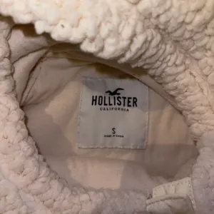 Hollister lightly worn sherpa hoodie thumbnail 3