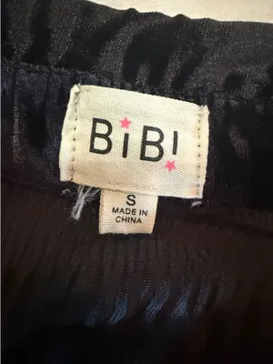 BIBI Black Crushed Velvet Button Front Blouse Size Small thumbnail 2