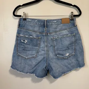 American Eagle Medium Wash High Waisted 90s Boyfriend Short Distressed Size 4 thumbnail 6