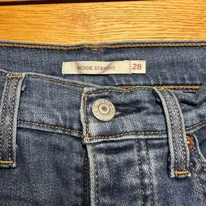 Levi’s wedgie straight jeans 28 button fly thumbnail 4