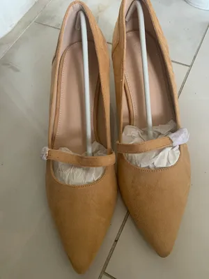 Suede Heels Tan Size 8 thumbnail 1