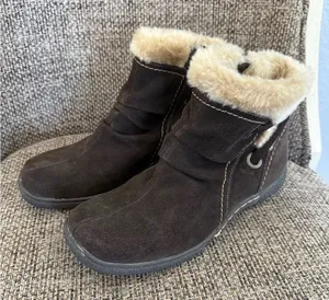 BareTraps Leanna Brown‎ Suede Ankle Boots Size 8.5M thumbnail 1