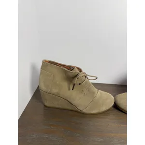 TOMS Taupe Suede‎ Desert Wedge Booties Lace-Up Boho Casual Size 8 thumbnail 3