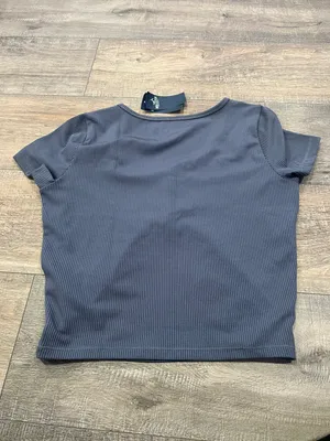 Hollister NWT  top thumbnail 3