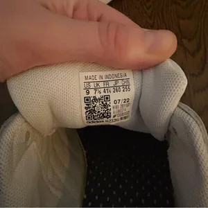 Adidas Classic White and Black Shoes thumbnail 4