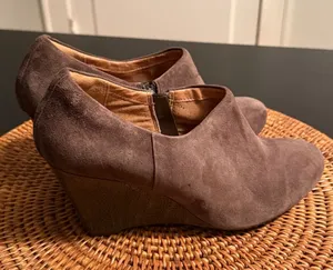 Clarks Artisan Suede Wedge Booties Taupe Brown Snake Embossed Heel Side Zip 9.5M thumbnail 1