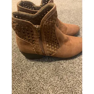Mudd Ankle Boots Womens 8 Brown Good Woven Faux Suede Pointed Toe Stacked Heel thumbnail 2