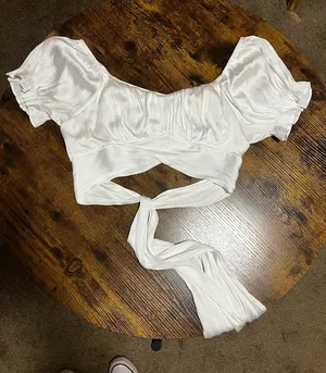 White crop top Size L thumbnail 1
