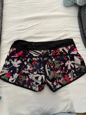 Lululemon Speed Up Shorts Size 8 thumbnail 5