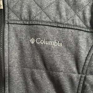 Columbia Gray Puffer Jacket with Quilted Design thumbnail 3