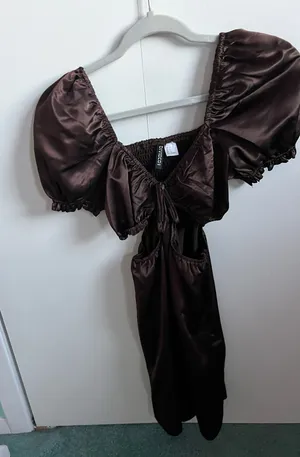 H&M Elegant brown satin dress with puff sleeves. Features a stylish tie front. thumbnail 1