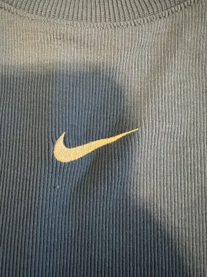 Women’s Nike Crop Top Tank Top Blue Small thumbnail 3