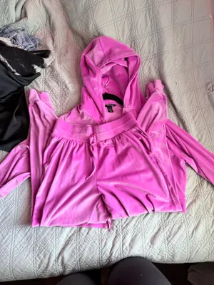 Victoria's Secret set thumbnail 2