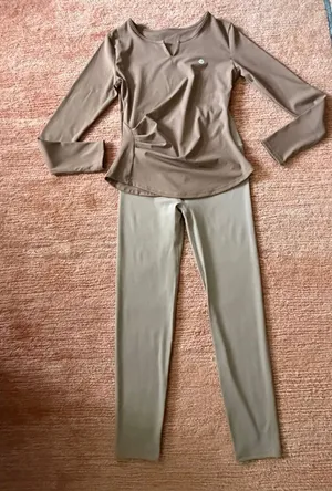 Women’s 2 Piece Activewear Set Size S Long Sleeve Top High Rise Leggings thumbnail 1