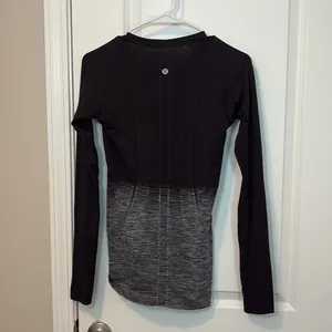 Lululemon Black & Gray Ombre Swiftly Tech Long Sleeve Shirt Size 4 thumbnail 9