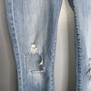 American Eagle Outfitters Light Blue Cropped Artist Ripped Jeans Size 6 thumbnail 5