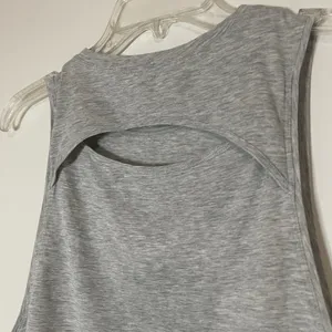 Lululemon light grey cropped active keyhole back tank size 4 thumbnail 4