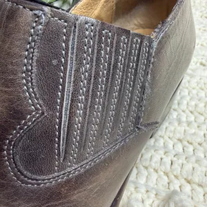 FRYE Women's 9 Billy Western Slip On Boot Shootie Leather Taupe Brown thumbnail 8