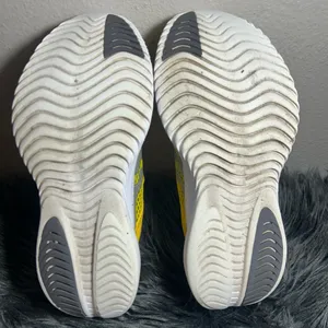 Saucony Kinvara 14 Running Shoes Yellow Mesh Silver Logo Sneakers Size 8.5 thumbnail 9