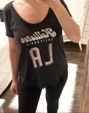 Hollister California LA medium T-shirt thumbnail 1