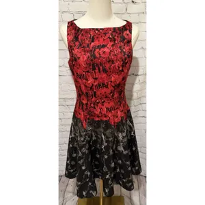 Gabby Skye red & black floral fit & flare Sleeveless dress knee length Size 6 thumbnail 3