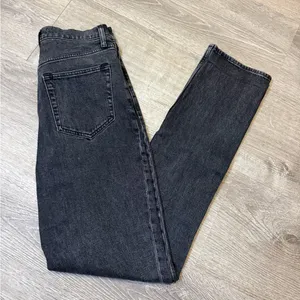 •Abercrombie & Fitch• Ultra High Rise 90s Slim Straight Jeans thumbnail 2