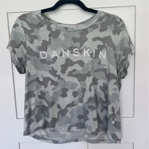 Danskin Camo Logo T-Shirt – Women's Size Large – Gray Camo Print (b2) thumbnail 1