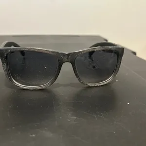 Ray-Ban Classic Black Frame is in Fair Shape. Finishing is off. thumbnail 9
