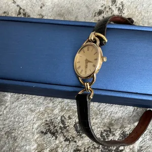 Women’s GUCCI lovely wrist watch❤️💛🖤 thumbnail 11